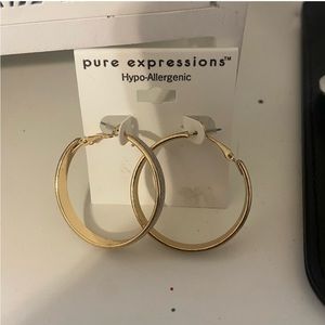 Gold hoop earrings‎